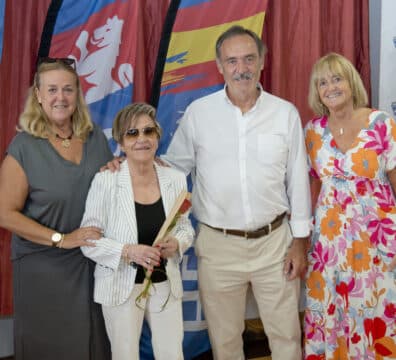 Entrega insignias socios honorarios